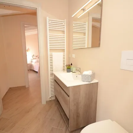 Corte Vezzola Bilocale Emma Apartment Puegnago del Garda