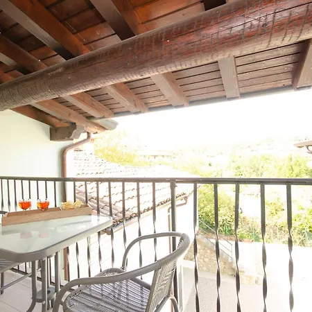 Corte Vezzola Bilocale Emma * Puegnago del Garda