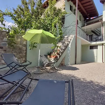 Apartment Corte Vezzola Bilocale Emma Puegnago del Garda